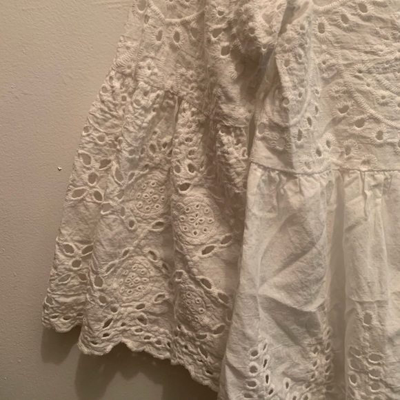 Pretty eyelet Shein top - Picture 2 of 4